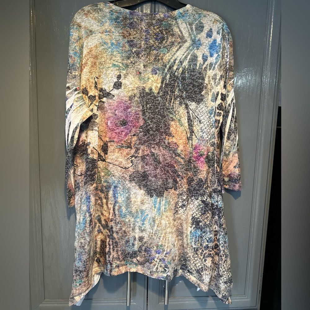 Jess & Jane Multicolor Patterned Top - Picture 2 of 5